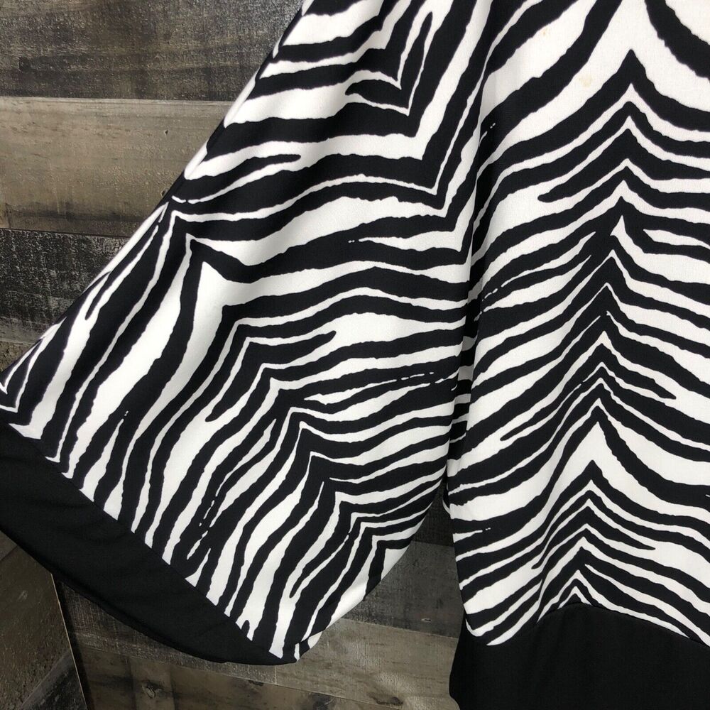 Chico's Women's Knit Kit Classic Zebra Top Blouse Size 0/S/4 Flowing Sleeves - Picture 7 of 9